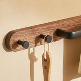 Porte-serviette design à bois foncé